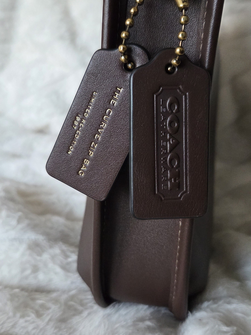 Coach Curve Zip - Picture 2 of 5